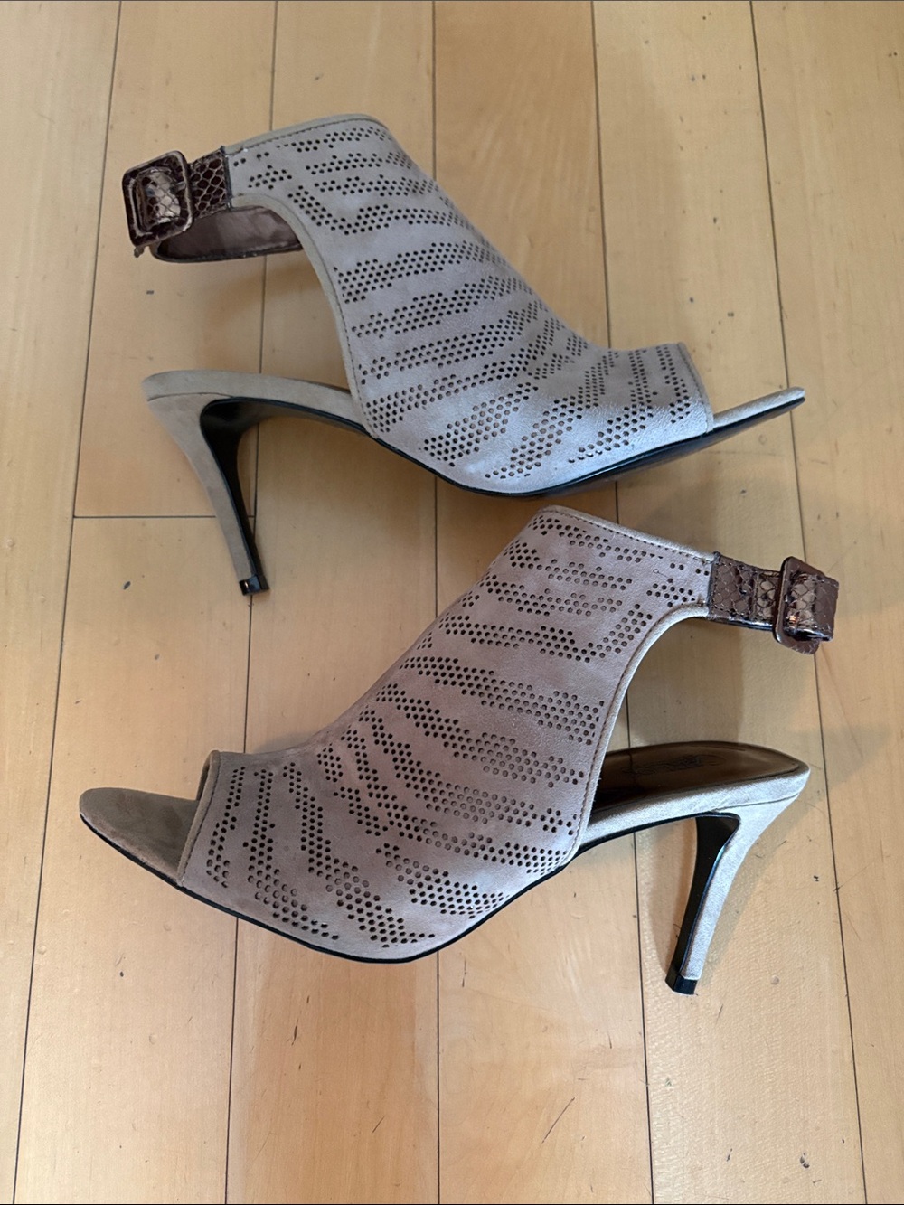 Carlos by Carlos Santana Tan Open-Toe Slingback Heels